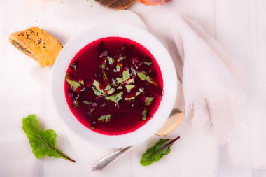 Yeşil pancar çorbası