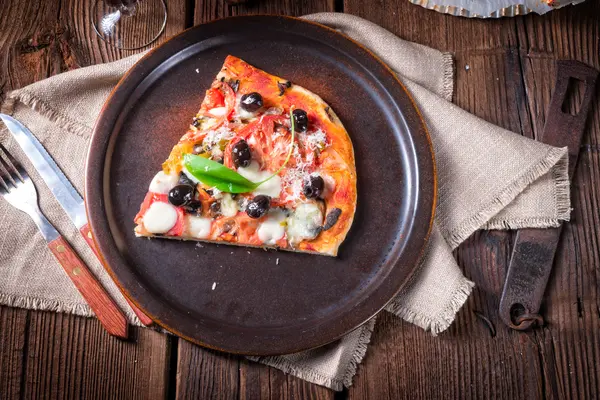 Yabani sarımsak - margarita pizza — Stok fotoğraf