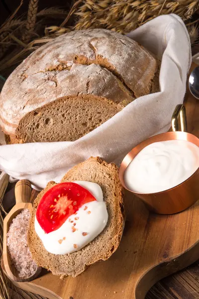 Vers zelfgemaakt brood — Stockfoto