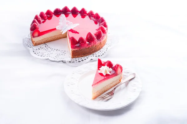 Appetizing strawberry cheesecake — Stock Photo, Image
