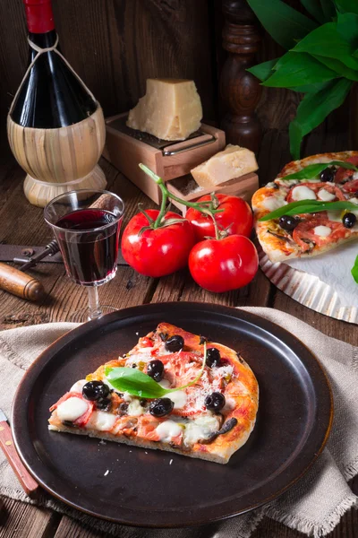 Yabani sarımsak - margarita pizza — Stok fotoğraf