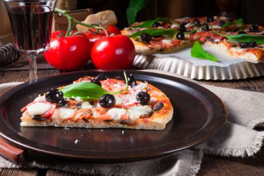 Yabani sarımsak - margarita pizza