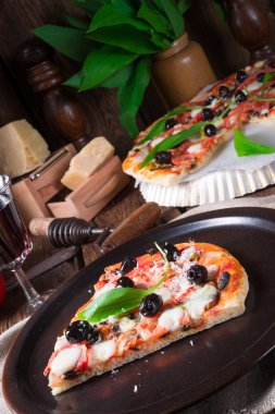 Yabani sarımsak - margarita pizza