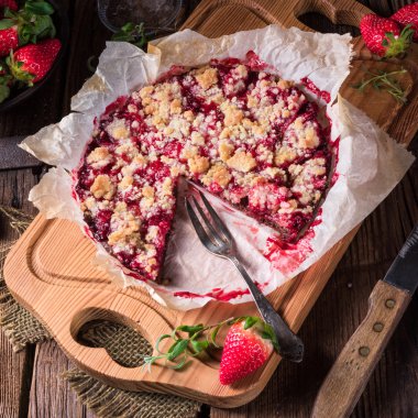 Çilekli çikolatalı tart