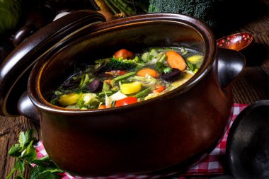 hafif sebze çorbası