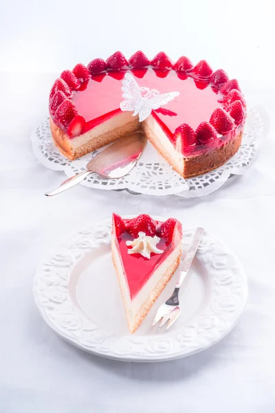 Appetizing strawberry cheesecake — Stock Photo, Image