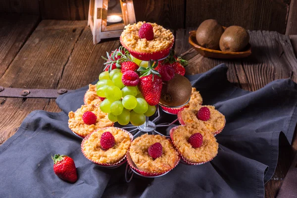 Muffiny tvarohový koláč s malinami — Stock fotografie