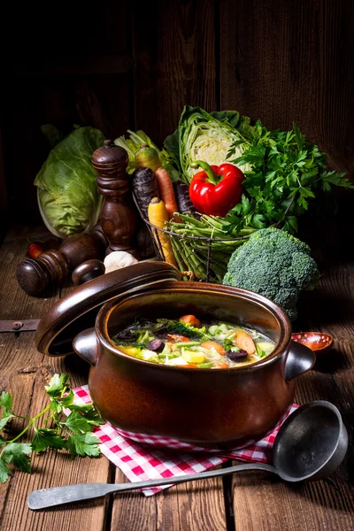 Sopa de verduras ligeras —  Fotos de Stock