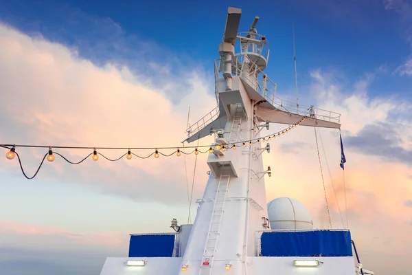 Gemi radar kulesi — Stok fotoğraf