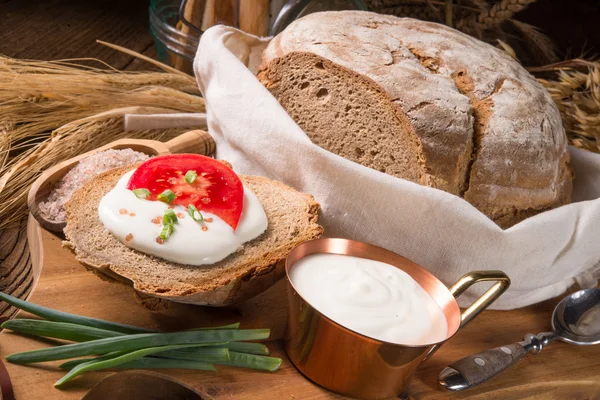 Domácí chléb s krémem — Stock fotografie