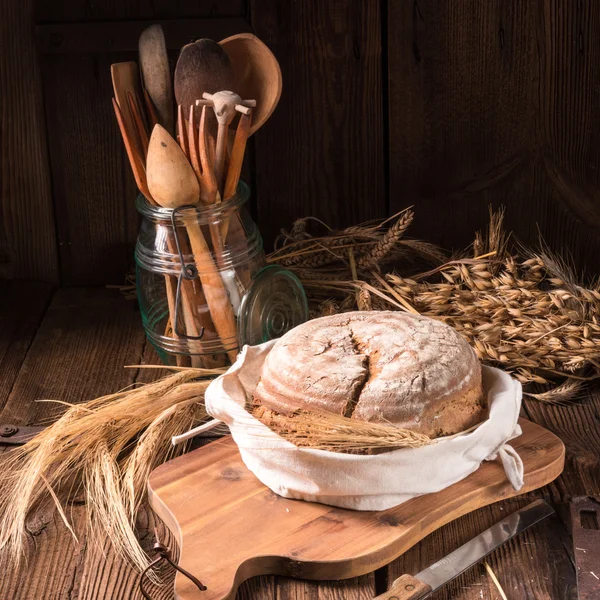 Färskt hembakat bröd — Stockfoto