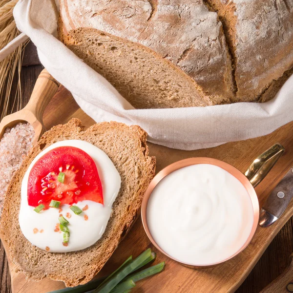 Homemade bread with cream — Stock Photo, Image