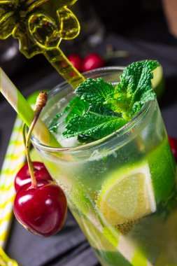 Taze mojito meyve ile