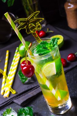 Taze mojito meyve ile