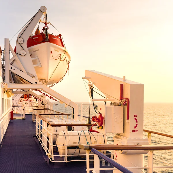 Visão bote salva-vidas no navio — Fotografia de Stock