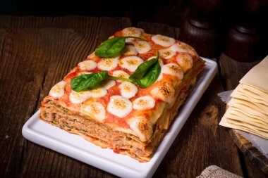 Taze iştah açıcı lazanya