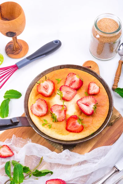 Dutch baby pancake — Stock Photo, Image