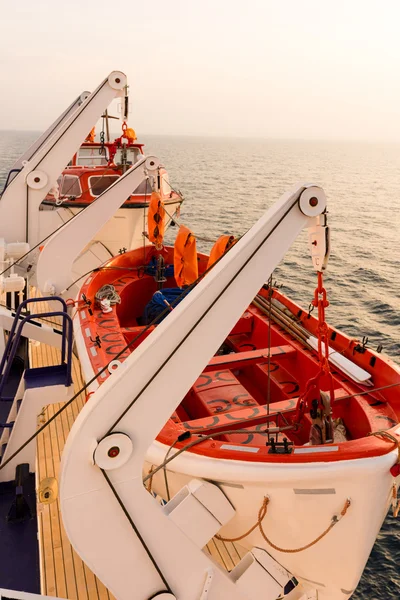 Vista del bote salvavidas en barco — Foto de Stock