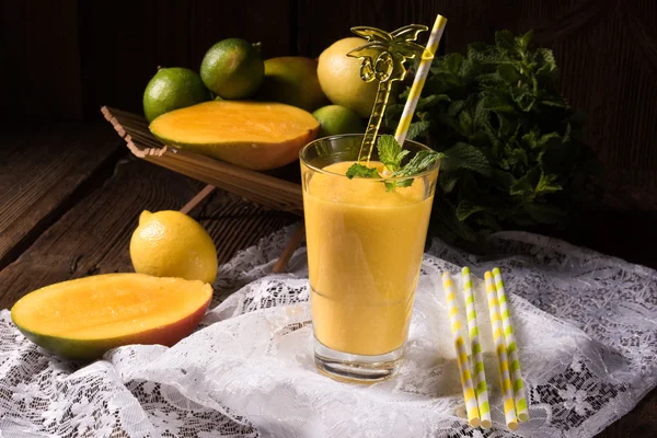 Batido de mango fresco — Foto de Stock