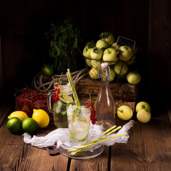 Soda de groseille aux pommes au citron vert — Photo