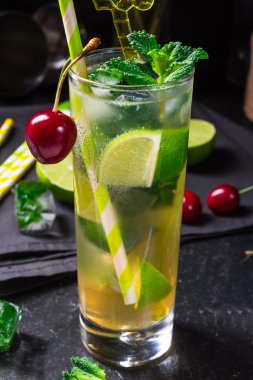 Taze mojito meyve ile