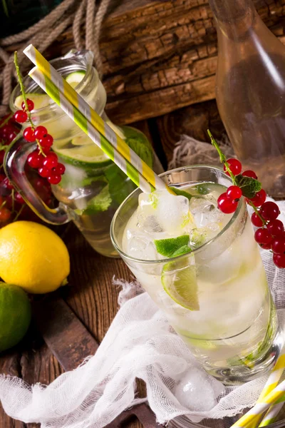 Apple currant soda with lime — Stock Photo, Image