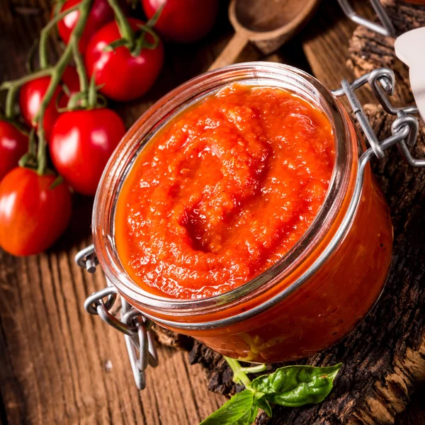 Hausgemachte Tomatenmark — Stockfoto