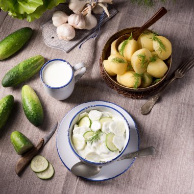 Mizeria Lehçe salatalık salatası