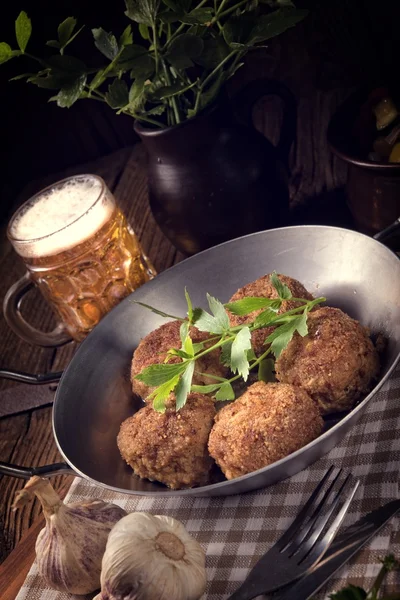 Frikadeller smažené knedlíky — Stock fotografie