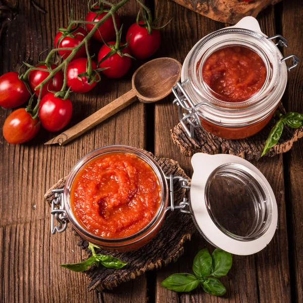 Домашняя томатная паста — стоковое фото