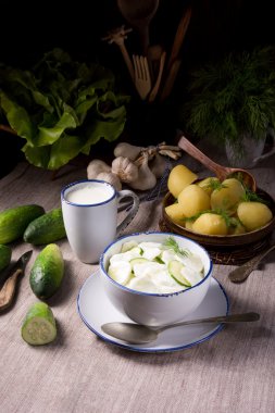 Mizeria Lehçe salatalık salatası