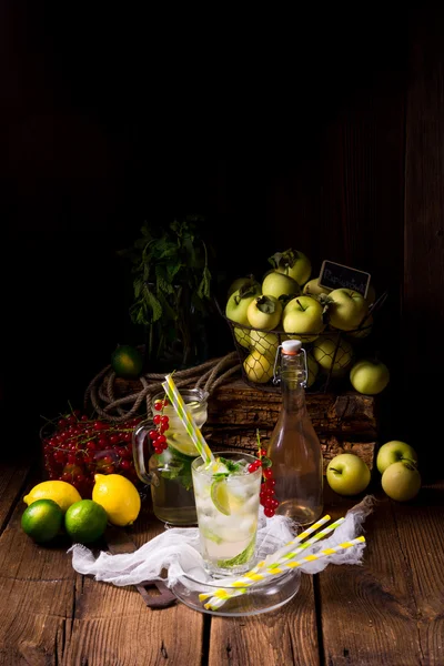Apple Frenk üzümü soda kireç ile — Stok fotoğraf