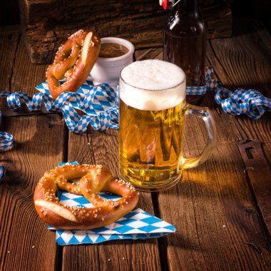 Oktoberfest cips ve bira
