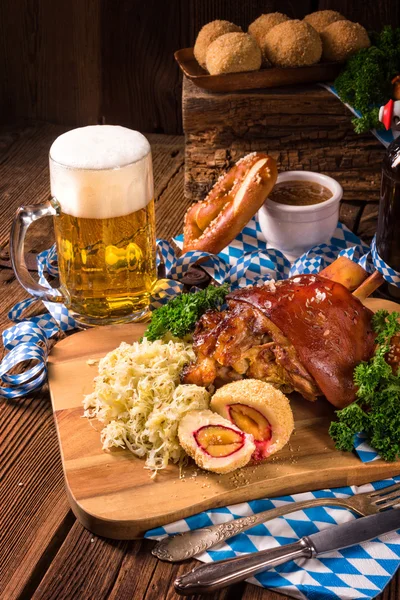 Oktoberfest fläsk med surkål — Stockfoto