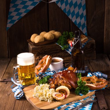 Lahana turşulu domuz eti.