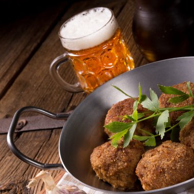 Frikadeller tavada köfte