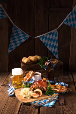 Lahana turşulu domuz eti.