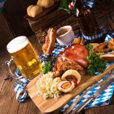 Lahana turşulu domuz eti.