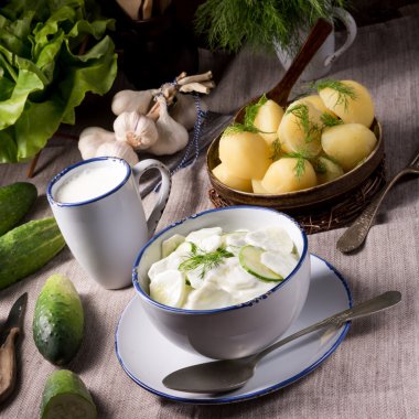 Mizeria Lehçe salatalık salatası