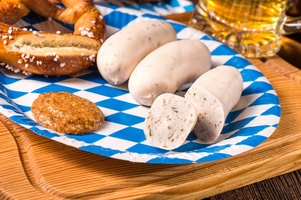 Salsiccia bavarese con pretzel — Foto Stock