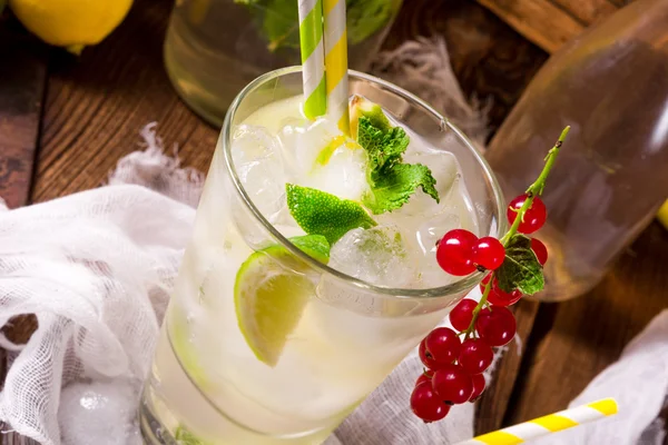 Apple currant soda with lime — Stock Photo, Image