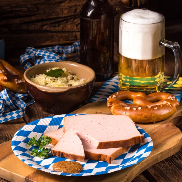 Вкусный баварский мясной рулет — стоковое фото