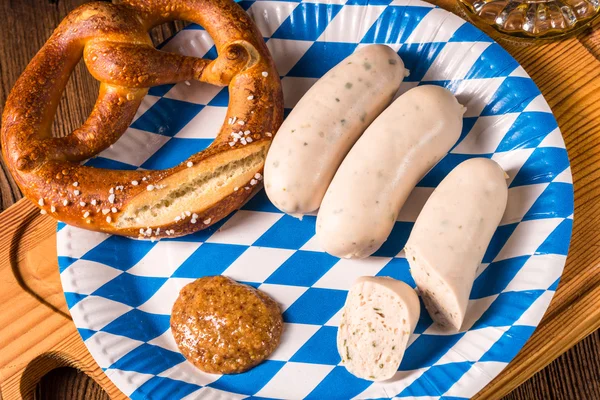 Salsiccia bavarese con pretzel — Foto Stock