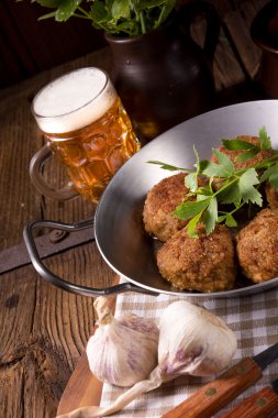 Frikadeller tavada köfte