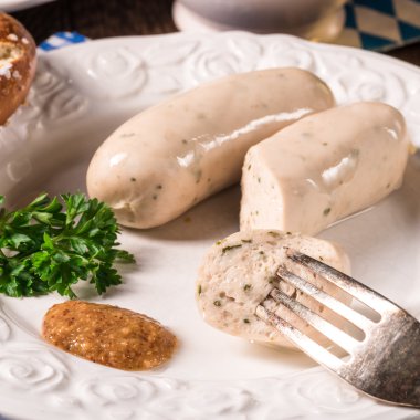 Tuzlu kraker ile Bavyera sosis