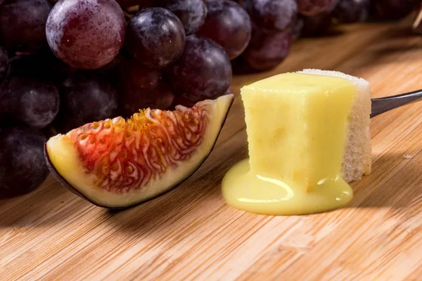 Fonduta con fico e uva — Foto Stock