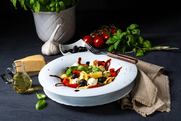 Rustik Tortellini Pastasallad Med Mozzarella — Stockfoto
