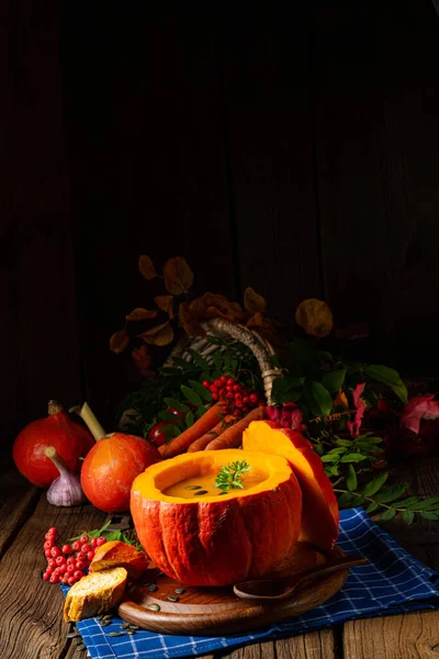 Deliziosa Zuppa Zucca Autunnale Con Baguette — Foto Stock