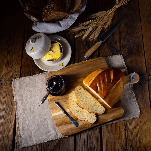 Vitt Bröd Med Smör Och Läcker Sylt — Stockfoto