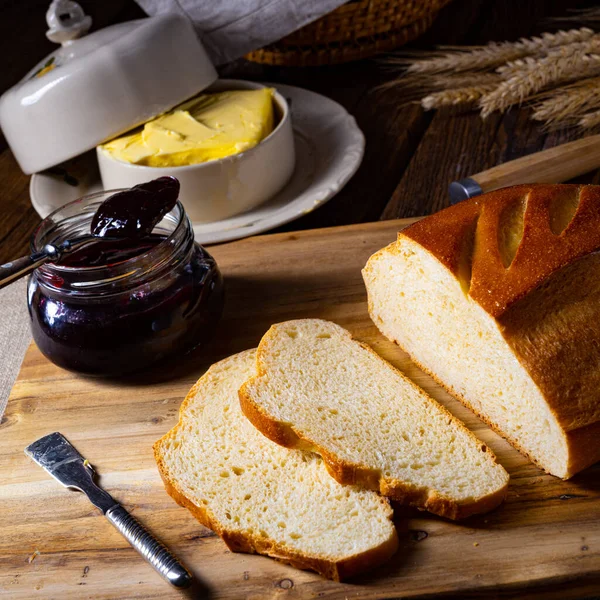 Vitt Bröd Med Smör Och Läcker Sylt — Stockfoto